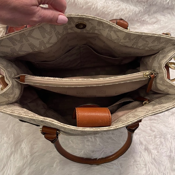 MICHAEL KORS HAMILTON LOGO TOTE VANILLA - Picture 5 of 8